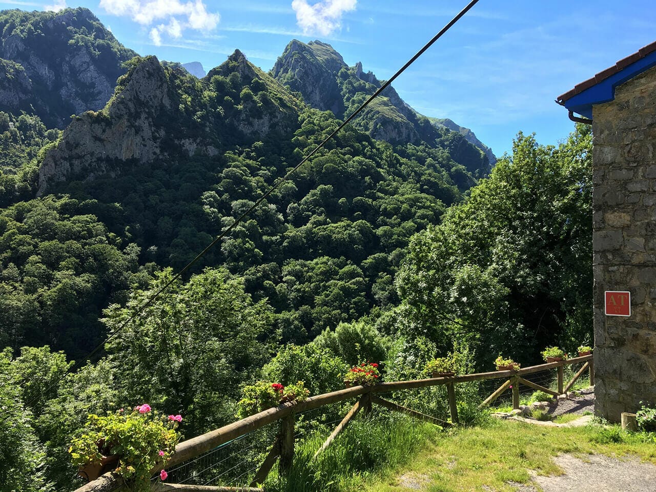 Alojamientos rurales en Asturias Alojamientos rurales en Asturias. Casa rural en el bosque